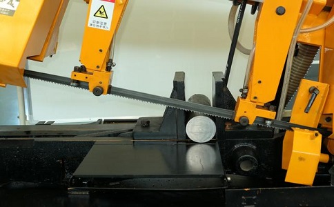 安源数控带锯床自动送料精度会出现偏差吗？