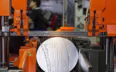 安源立式金属带锯床切削出现跑带故障解决方法！